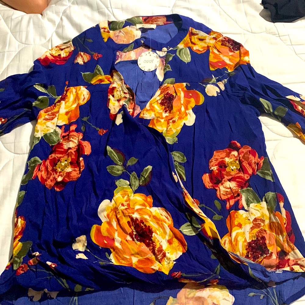Size M Oddy top navy W/floral